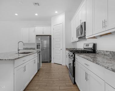 20132 W Catalina Drive - Photo Thumbnail 6