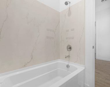 20132 W Catalina Drive - Photo Thumbnail 28