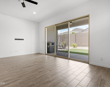 20132 W Catalina Drive - Photo Thumbnail 10