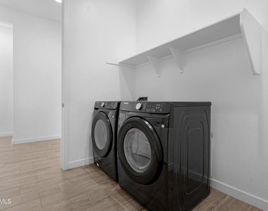 20132 W Catalina Drive - Photo Thumbnail 31