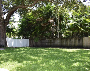 816 Se 6th Court - Photo Thumbnail 3
