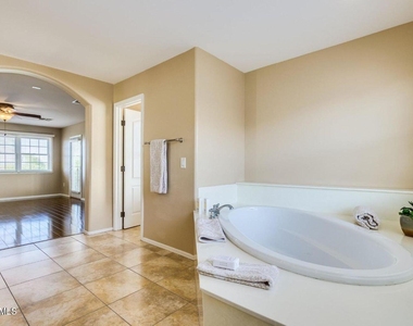 3642 E Horace Drive - Photo Thumbnail 19