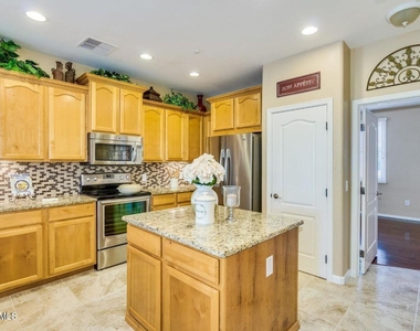3642 E Horace Drive - Photo Thumbnail 8