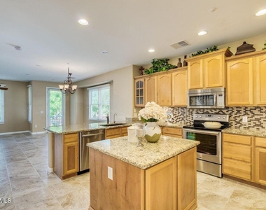 3642 E Horace Drive - Photo Thumbnail 7