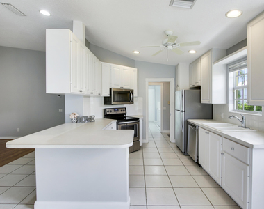 10870 Sw Dardanelle Drive - Photo Thumbnail 8