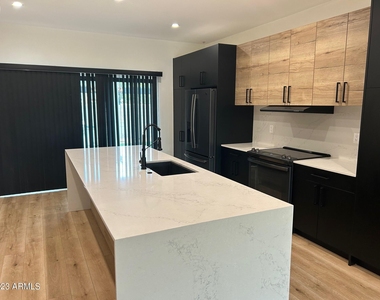 302 W Culver Street - Photo Thumbnail 6