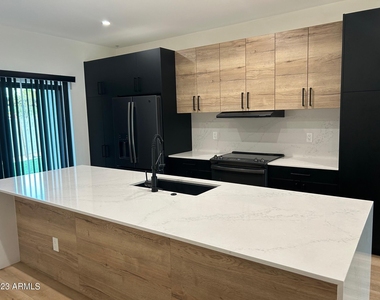 302 W Culver Street - Photo Thumbnail 5