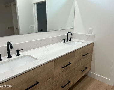 302 W Culver Street - Photo Thumbnail 10
