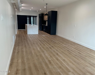 302 W Culver Street - Photo Thumbnail 7