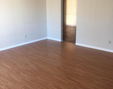 1234 E Riviera Drive - Photo Thumbnail 2