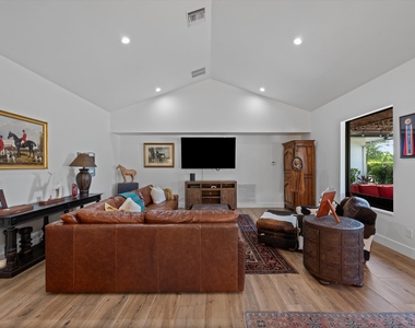 4751 S South Road - Photo Thumbnail 16