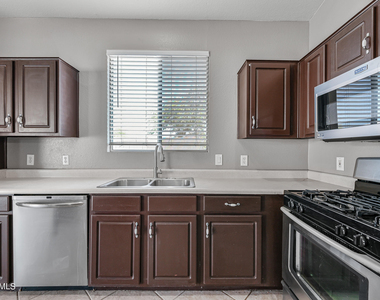 16224 W Jefferson Street - Photo Thumbnail 10