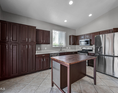 16224 W Jefferson Street - Photo Thumbnail 8