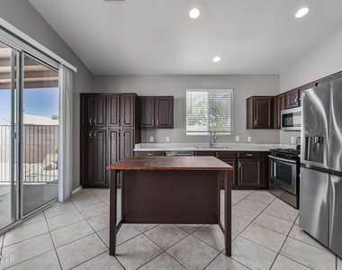 16224 W Jefferson Street - Photo Thumbnail 7