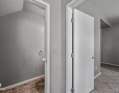 16224 W Jefferson Street - Photo Thumbnail 11