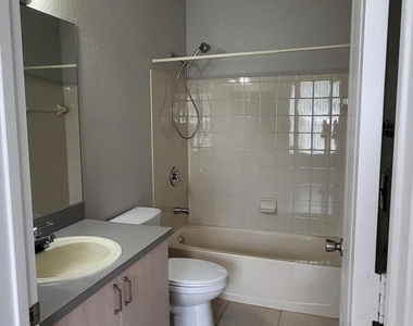 128 Sw Peacock Boulevard - Photo Thumbnail 12