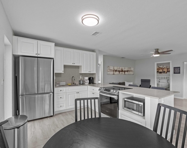 1007 Ne 9th Court - Photo Thumbnail 6