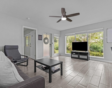 1007 Ne 9th Court - Photo Thumbnail 1