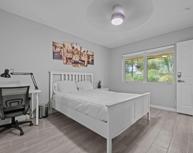 1007 Ne 9th Court - Photo Thumbnail 8