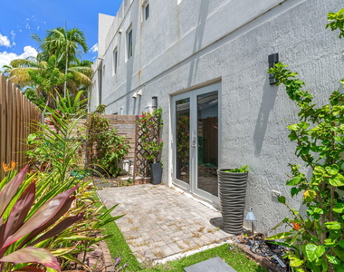 622 Ne 10th Avenue - Photo Thumbnail 10