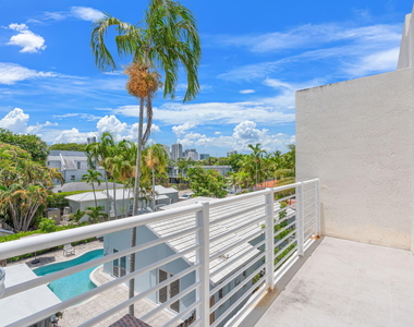 622 Ne 10th Avenue - Photo Thumbnail 6