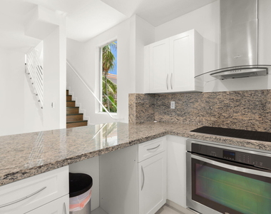 622 Ne 10th Avenue - Photo Thumbnail 8