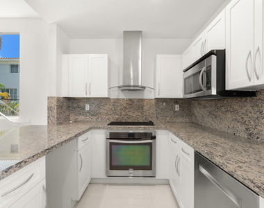 622 Ne 10th Avenue - Photo Thumbnail 4