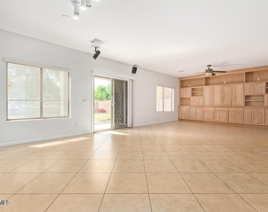 4542 N 111th Drive - Photo Thumbnail 4