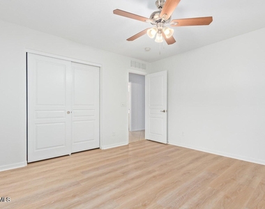 4542 N 111th Drive - Photo Thumbnail 16