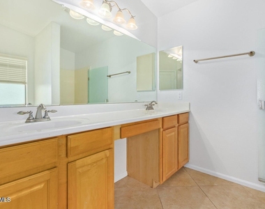 4542 N 111th Drive - Photo Thumbnail 12