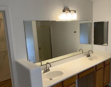 4542 N 111th Drive - Photo Thumbnail 32
