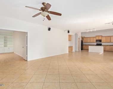 4542 N 111th Drive - Photo Thumbnail 5