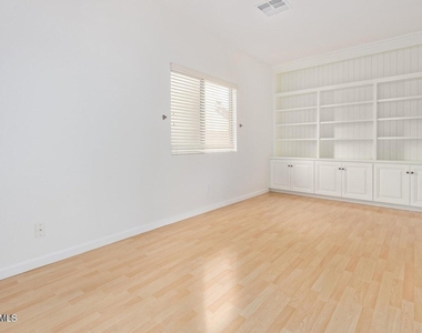 4542 N 111th Drive - Photo Thumbnail 21