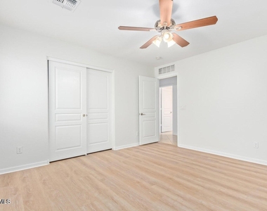 4542 N 111th Drive - Photo Thumbnail 10