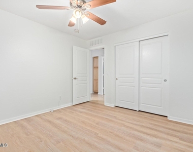 4542 N 111th Drive - Photo Thumbnail 17