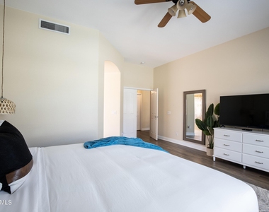 660 N Stacie Court - Photo Thumbnail 18