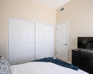660 N Stacie Court - Photo Thumbnail 25