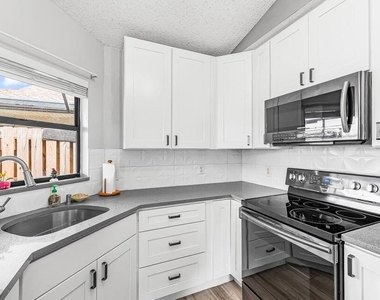 2826 Stoneway Lane - Photo Thumbnail 8