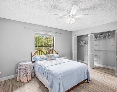 2826 Stoneway Lane - Photo Thumbnail 13