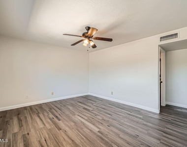 6220 E Gold Dust Avenue - Photo Thumbnail 12