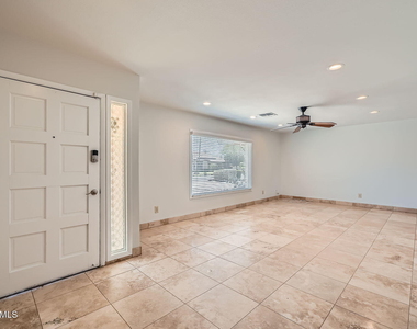 6220 E Gold Dust Avenue - Photo Thumbnail 3