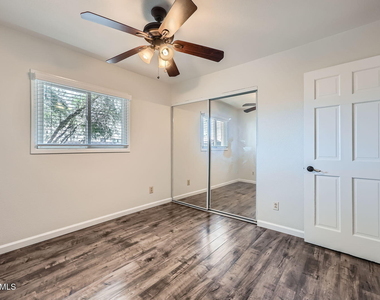 6220 E Gold Dust Avenue - Photo Thumbnail 17