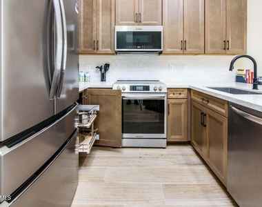 6831 S Coral Gable Drive - Photo Thumbnail 5