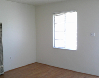 1134 S Roosevelt Street S - Photo Thumbnail 4