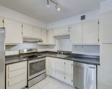 6751 N University Drive - Photo Thumbnail 13