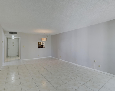 6751 N University Drive - Photo Thumbnail 8
