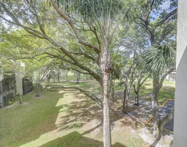 6751 N University Drive - Photo Thumbnail 9