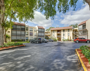 6751 N University Drive - Photo Thumbnail 2