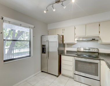 6751 N University Drive - Photo Thumbnail 12