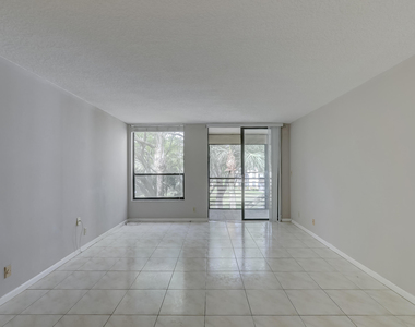 6751 N University Drive - Photo Thumbnail 11
